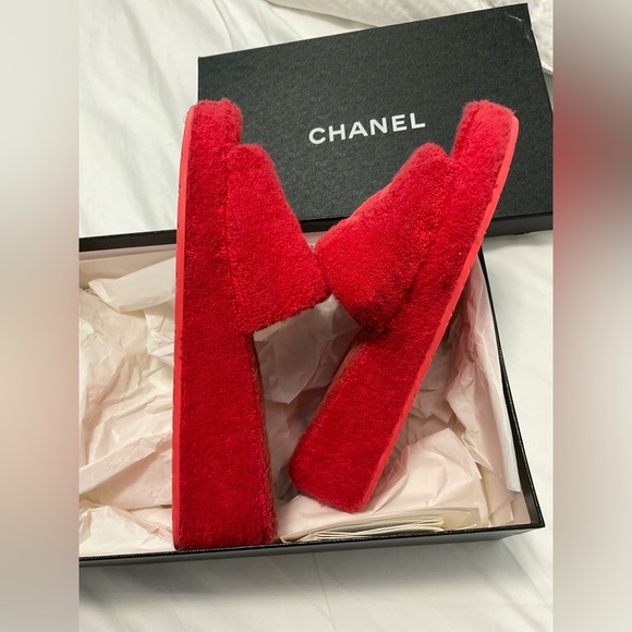 Chanel 2022 Interlocking CC Logo Slides red - Picture 5 of 15